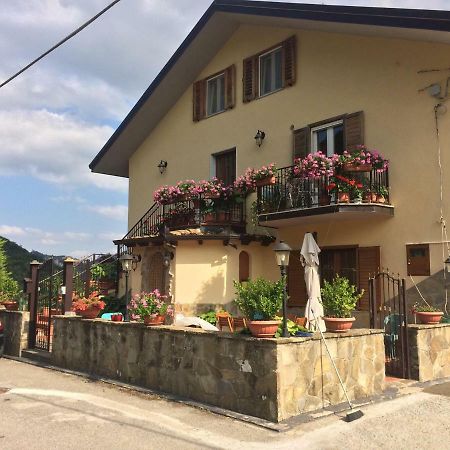 La Casa Nel Verde Castelmezzano Luaran gambar